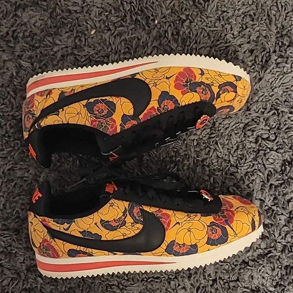 RARE Nike Classic Cortez LX Size 8 In  Floral University Gold/Black - Picture 7 of 9